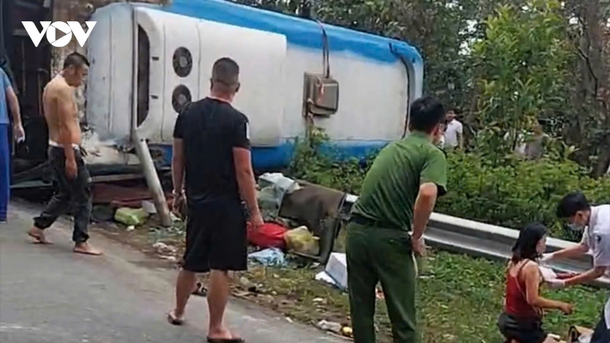 35-seater passenger bus overturns on Tam Dao Pass, heavy casualties reported